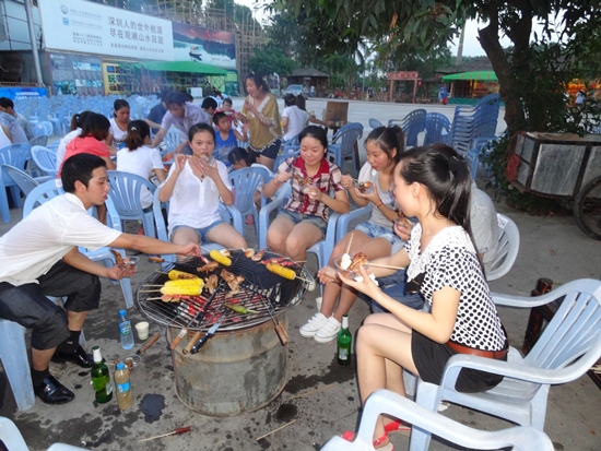 2012年9月7號(hào)的集體到山水田園看表演和燒烤活動(dòng) 2012年9月7號(hào)的集體到山水田園看表演和燒烤活動(dòng)