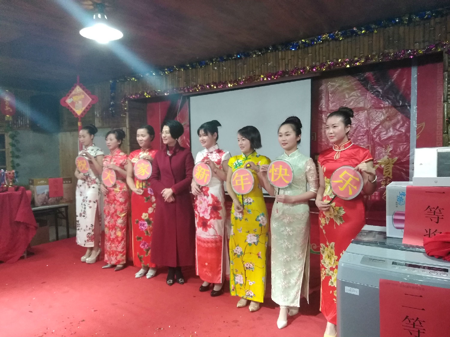 熊誒雄緯紡織的美女 熊誒雄緯紡織的美女