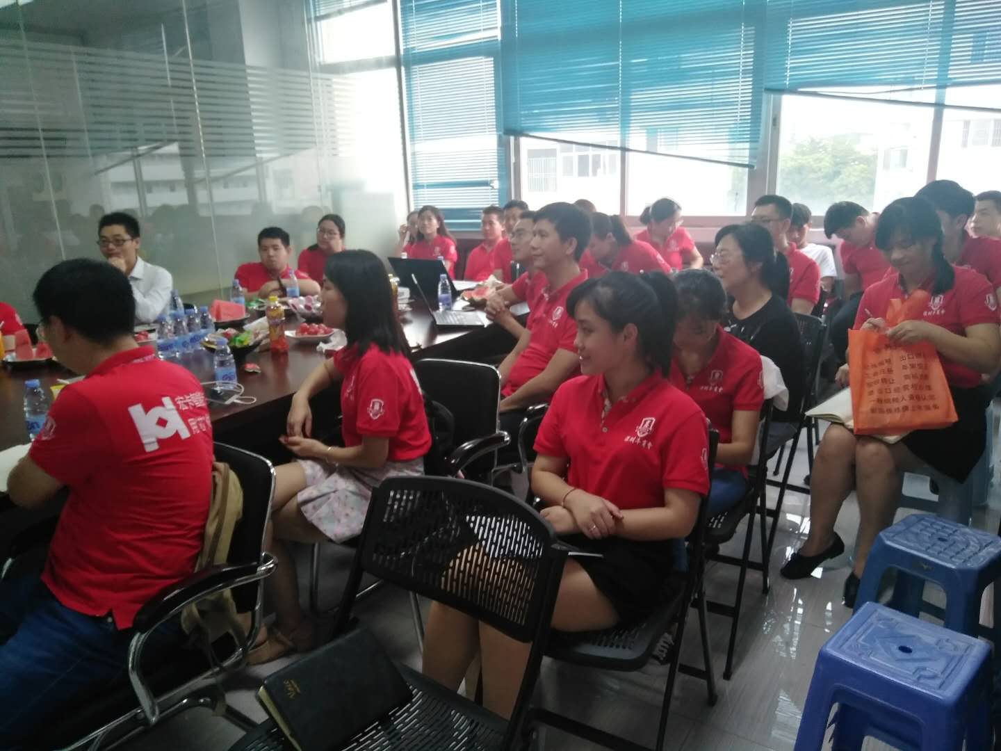 認(rèn)真聽分享的小伙伴 認(rèn)真聽分享的小伙伴