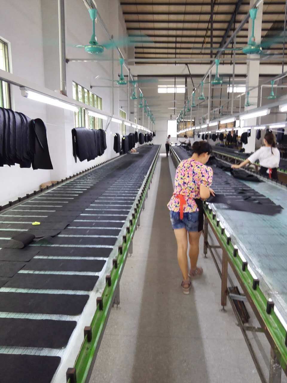 雄緯無紡布袋絲網(wǎng)印刷走臺 雄緯無紡布袋絲網(wǎng)印刷走臺